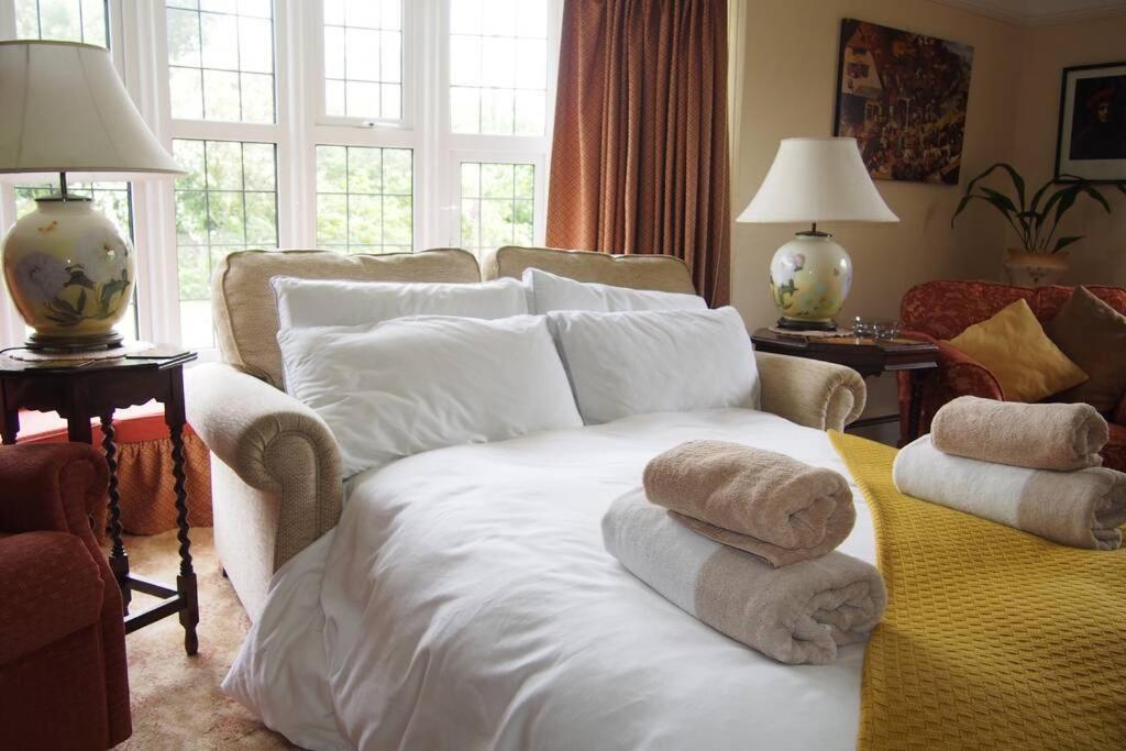 Hectors House Comfortable 4 Bed House In Mature Gardens Yelverton Exterior foto