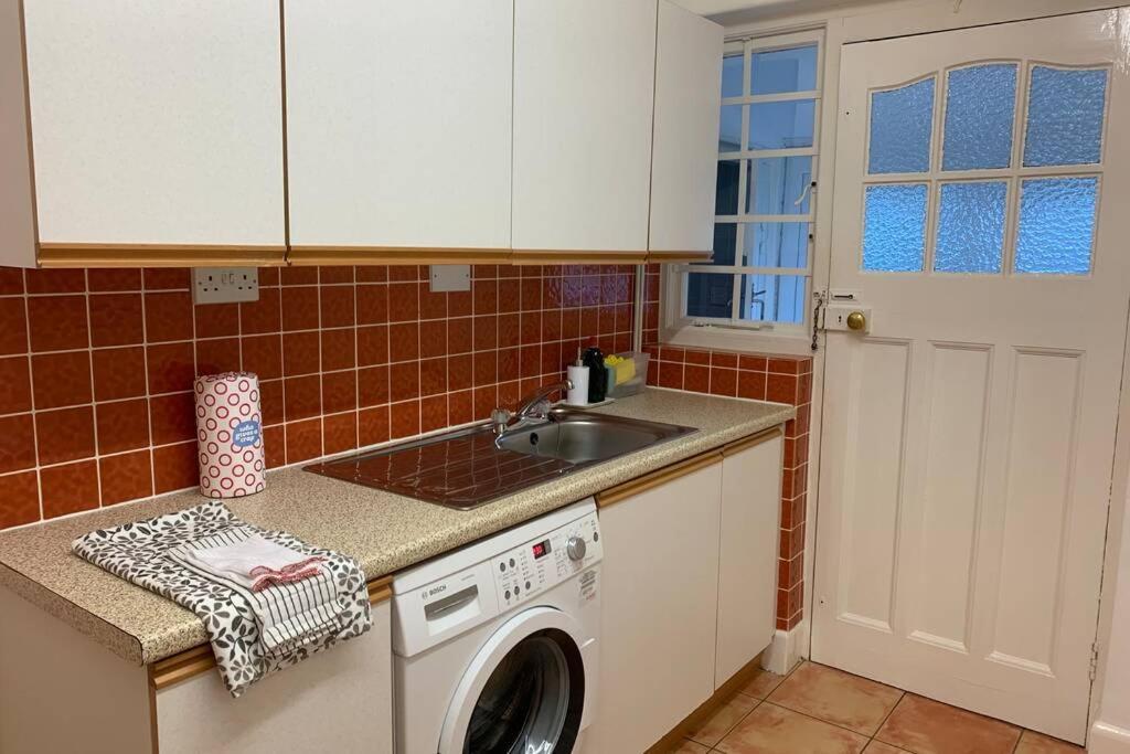 Hectors House Comfortable 4 Bed House In Mature Gardens Yelverton Exterior foto