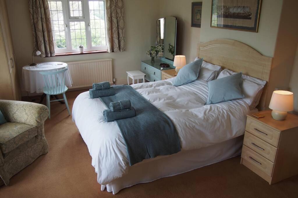 Hectors House Comfortable 4 Bed House In Mature Gardens Yelverton Exterior foto