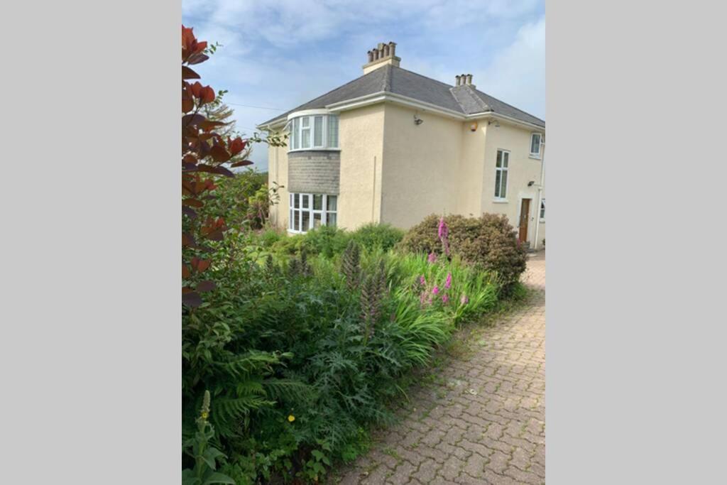 Hectors House Comfortable 4 Bed House In Mature Gardens Yelverton Exterior foto