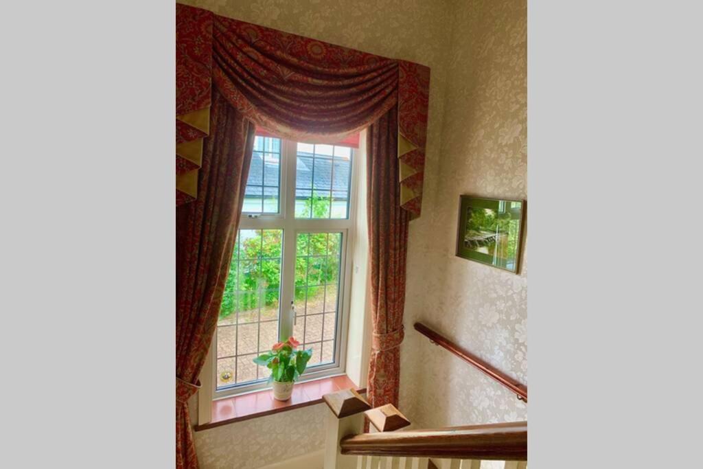 Hectors House Comfortable 4 Bed House In Mature Gardens Yelverton Exterior foto